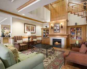 Holiday Inn & Suites Barstow By IHG - ברסטאו - סלון