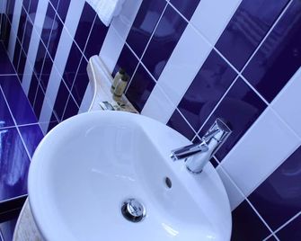 Nannalia B&B - Marina di Carrara - Bad