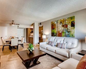 Custom Suites at the Jockey Club - Las Vegas - Living room