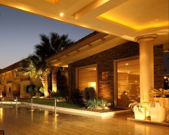 Holiday Inn Al Khobar - Corniche By IHG - Al Khobar - Rakennus