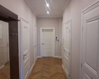 Imperial Apartments Schönbrunn - Contactless Check-In - Viena - Pasillo