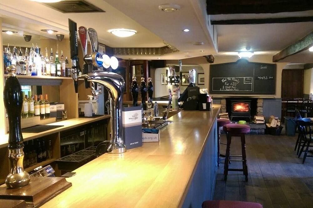 The Wheatsheaf Inn - Carnforth - Bar