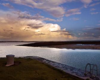The boathouse: modern house by the sea - Carrigaholt - Playa