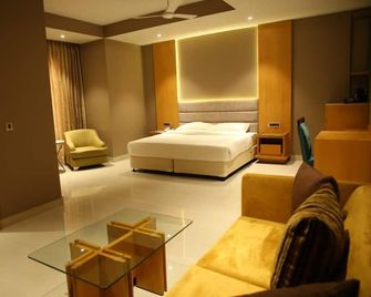 Hotel Rajmahal - Morādābād - Schlafzimmer