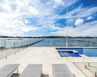 Serene By Coast Hosting - Point Clare - Pool