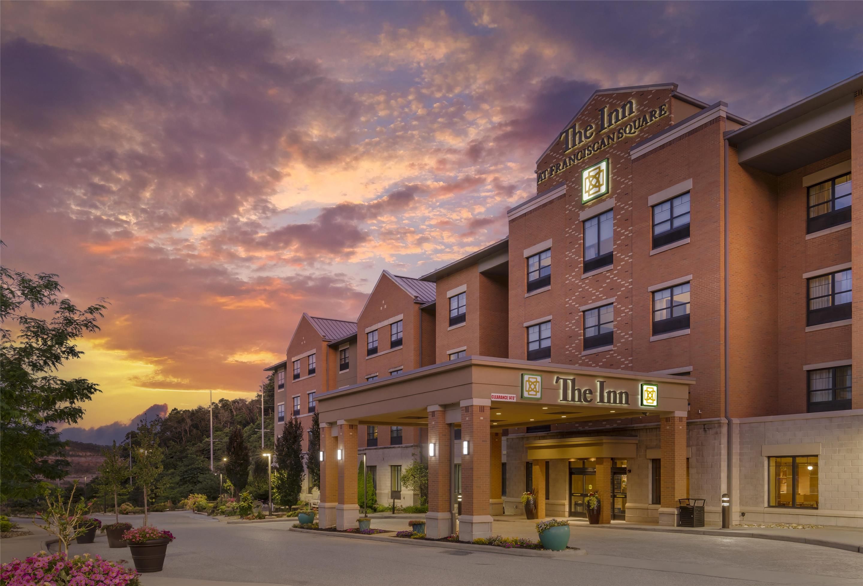Best Western Plus Franciscan Square Inn and Suites Steubenville - Steubenville - Gebouw