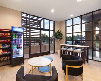 Ramada By Wyndham Bainbridge - Bainbridge - Lounge