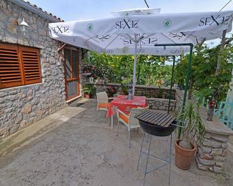 Roberto 3 - Veli Losinj - Innenhof