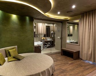 Hotel Smeraldo - Qualiano - Camera da letto