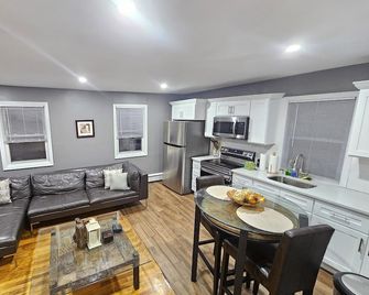 Spacious One Bedroom suite - Cold Spring Harbor