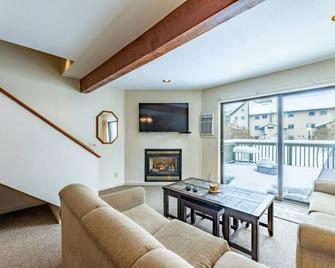 4BR Private Townhouse at Smugglers' Notch Resort condo - Jeffersonville - Wohnzimmer