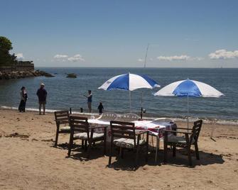 Chill and relax. Or remote to work from the beach. - Madison - Beach