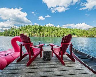 Rock Lake House Lakefront Retreat - L'Amable - Patio