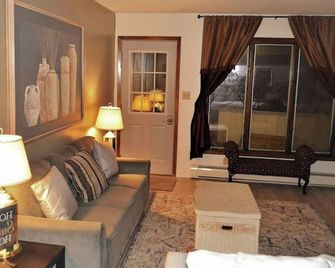 Arhaus 2 - Riverside Park - Grand Forks - Living room