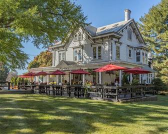 Charming Inn Steps away from Downtown Warwick only an Hour away from NYC - Warwick - Building