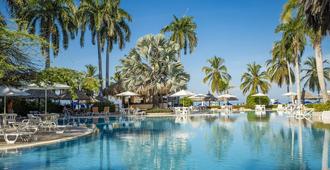 祖亞娜海灘度假酒店 - 聖瑪爾塔 - 聖瑪爾塔 - 游泳池