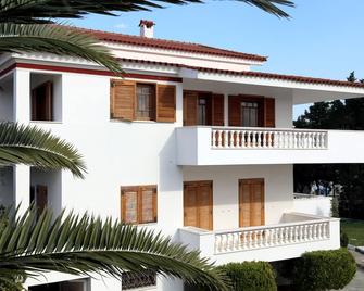 Candia House - Kantia - Edificio