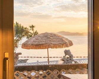 Taean Tteulapbada Pension - Taean - Balcony