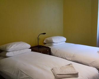 OYO Beersbridge Lodge - Glasgow - Bedroom