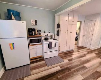 The Cottage At Long Lake - Portage - Kitchen