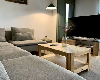 Can Rucall Shared Pool - Vilamacolum - Sala de estar
