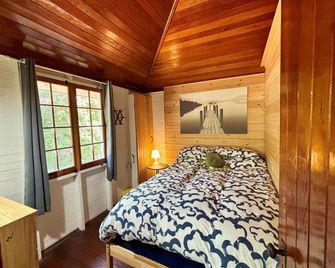 New Nirvana Rentals Lisiting+ Victoria Beach-3 Bedroom Cottage With A Bunky - Grand Marais - Bedroom