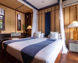 Yathra Houseboat - Bentota - Bedroom