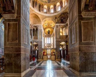 Hani Zemenou - אראכובה - לובי