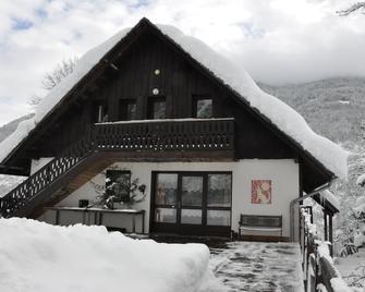 Old Savoyard farmhouse renovated in the Beaufortain Massif - Queige - Edificio