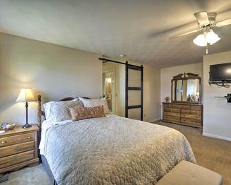 Delightful Tipp City Unit with Covered Patio! - Tipp City - Bedroom