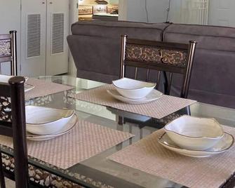 Immaculate 2-Bed House in Discovery Bay - Discovery Bay - Dining room