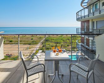 Jesolopalace Hotel & Aparthotel - Jesolo - Balcony