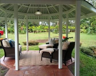 Nice little cottage oasis on a tropical fruit orchard consisting of many fruits. - Keaau - Patio