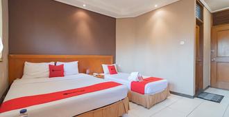 RedDoorz Plus @ Sukamulya Pasteur 2 - Bandung - Bedroom