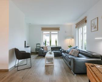 Huswell - Holiday home in quiet neighbourhood in De Panne - De Panne - Living room