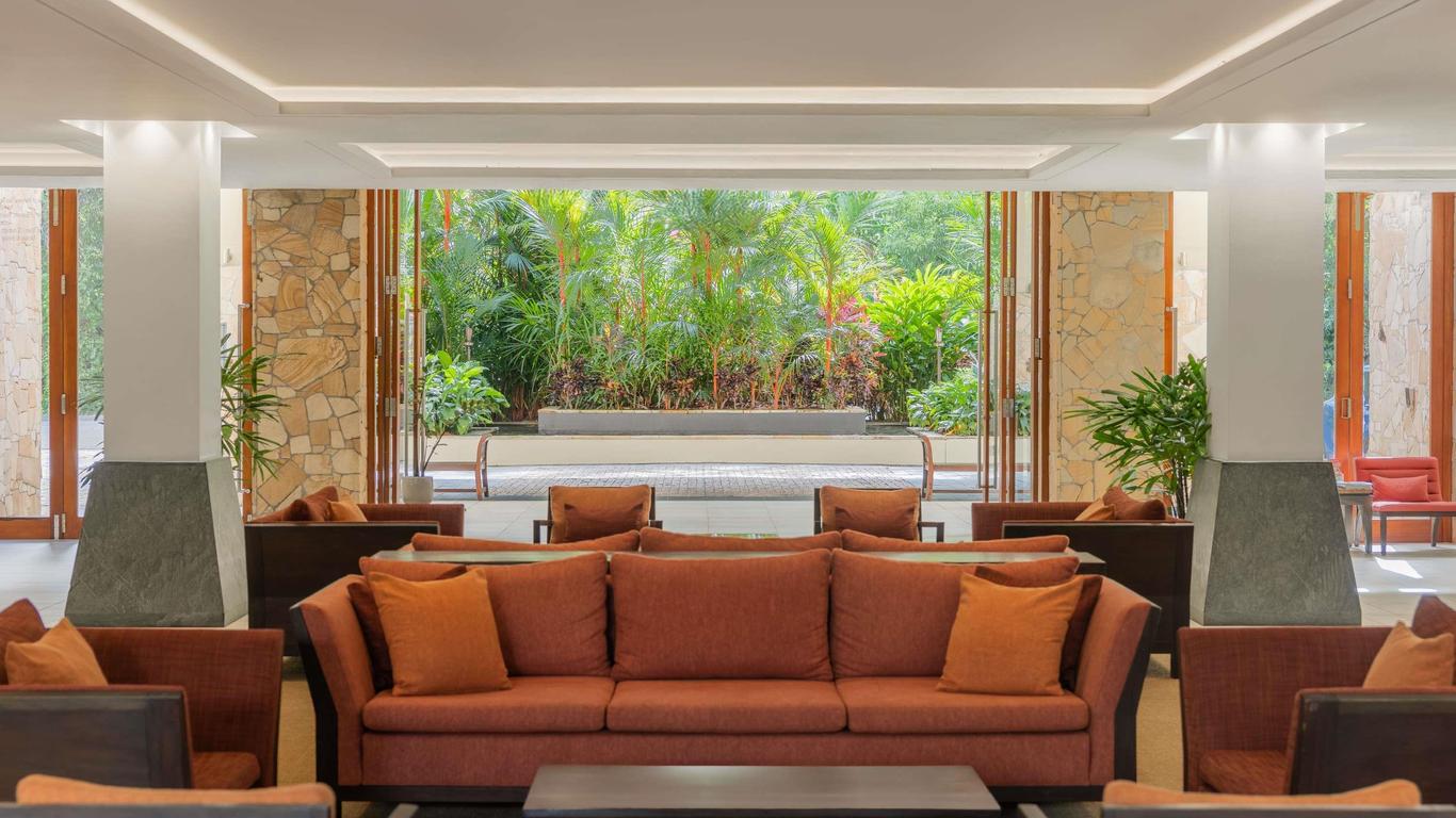 Pullman Palm Cove Sea Temple Resort and Spa