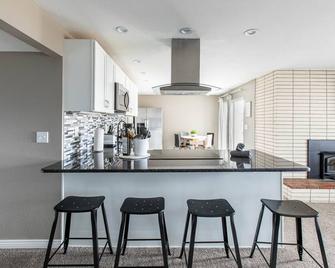 New Renovated Guest Suite | 30 Min To Dia & Den - Brighton - Bar