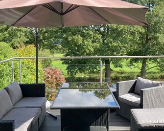 Caithness Holiday Home - Pontypool - Balcon