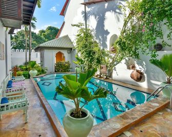 Kholle House - סטון טאון - בריכה