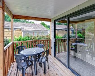 Secluded Chalet in Hourtin with Swimming Pool - Hourtin - Balkon