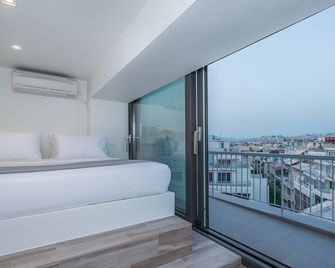 Spot Apart - Athen - Balkong
