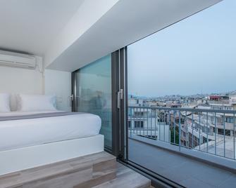 Spot Apart - אתונה - מרפסת