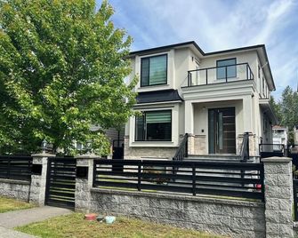 Bright Garden Suite Near Downtown + Mountains - Vancouver - Edificio