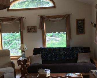Serene Country Cabin 3 Cabin near Stowe, Smuggler's Notch, breweries, Long Trail - Hyde Park - Sala de estar