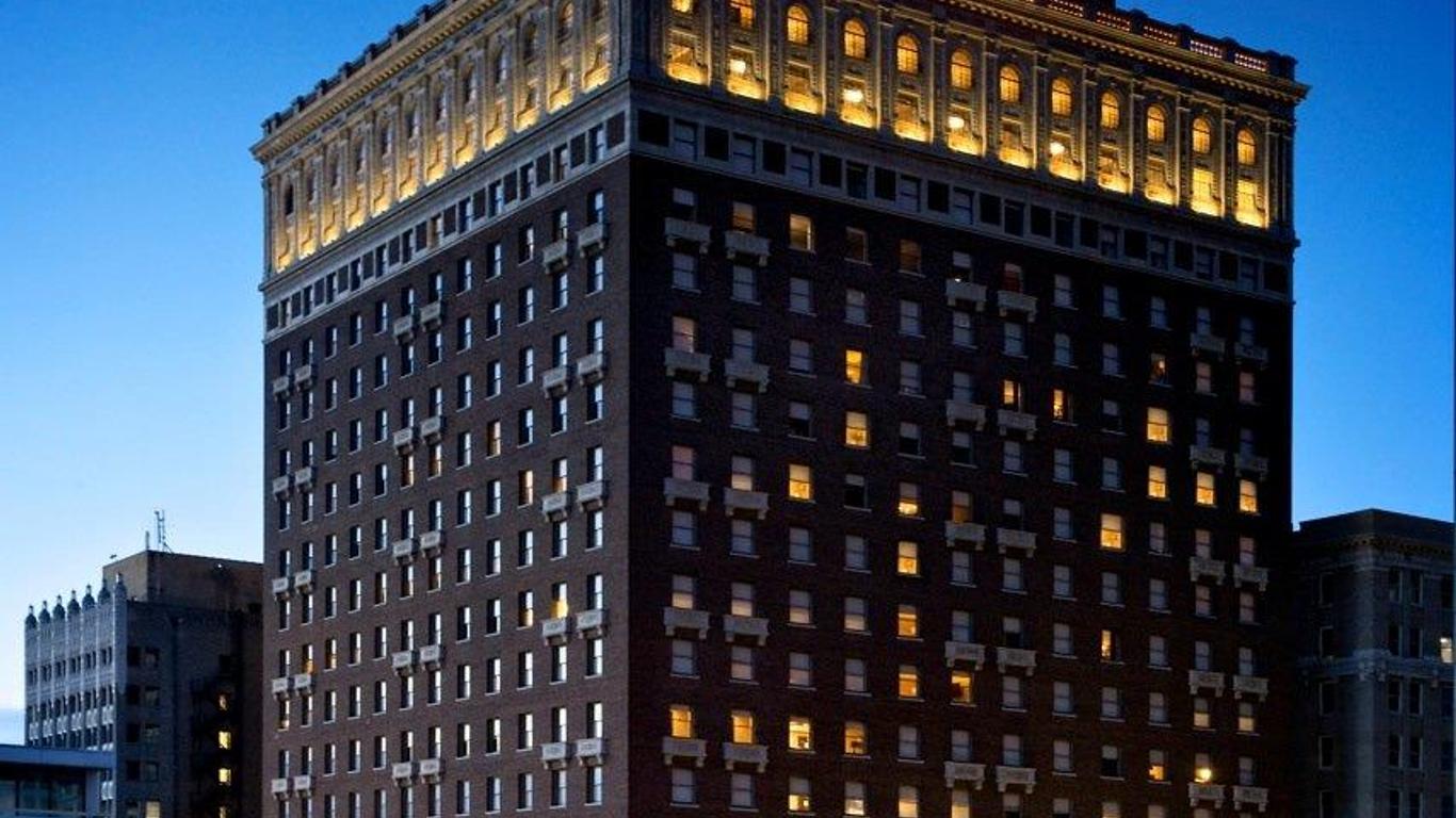 ذا مايو هوتل