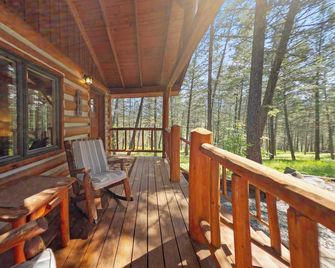 Moose Hollow Studio Cabin - Eureka - Balcony