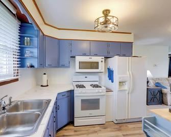 1 Mi to Historic Downtown: Bellevue Hideaway! - Bellevue - Kitchen