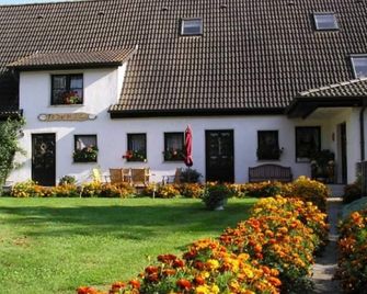 Fewo 2 - holiday home To Hus WE143 - Bergen auf Rügen - Gebouw