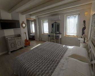 B&B Corte Colli Antichi - סונה - חדר שינה