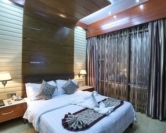 Fars Hotel & Resorts - Bar-Buffet-Pool-Spa - דאהקא - חדר שינה